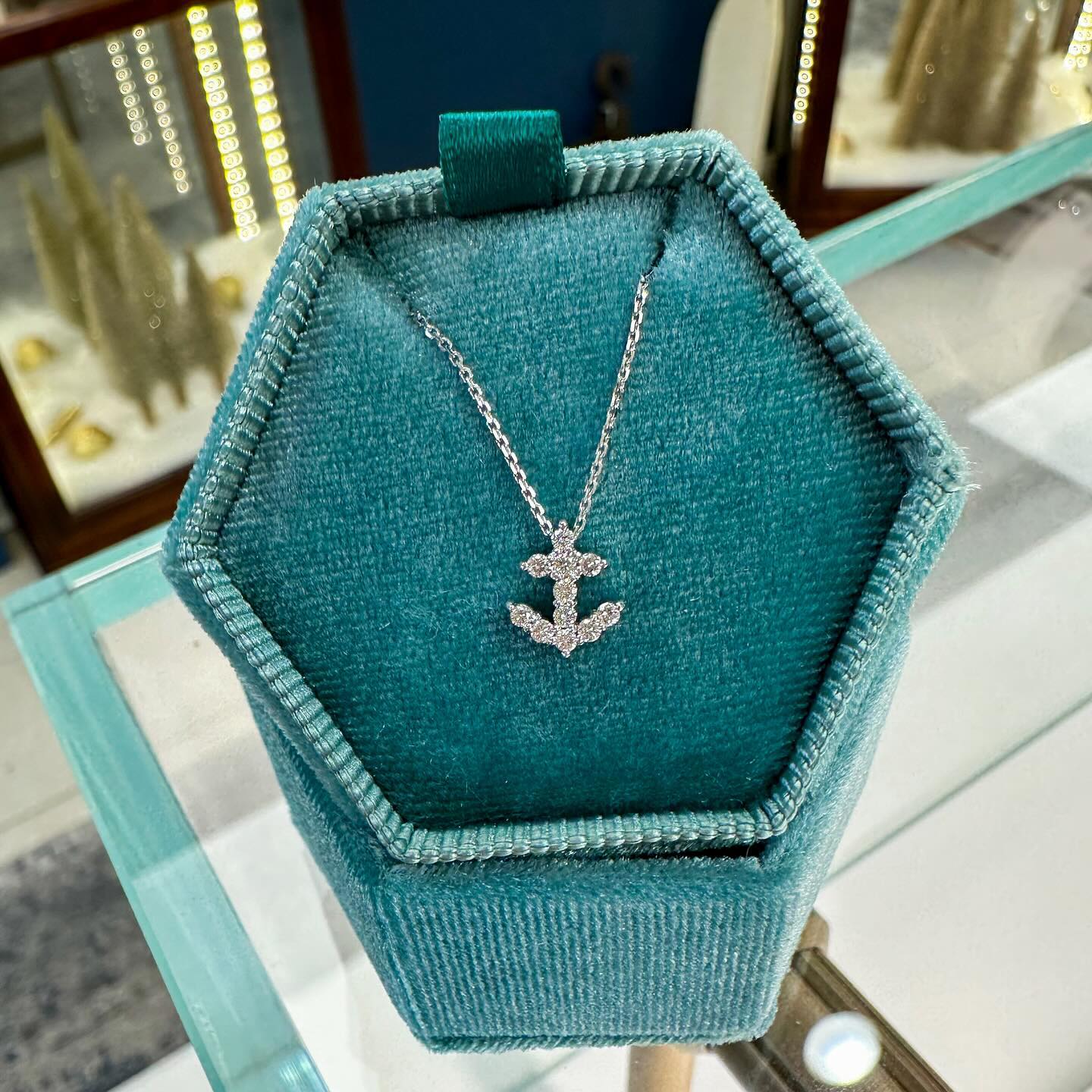 Tiffany anchor necklace top