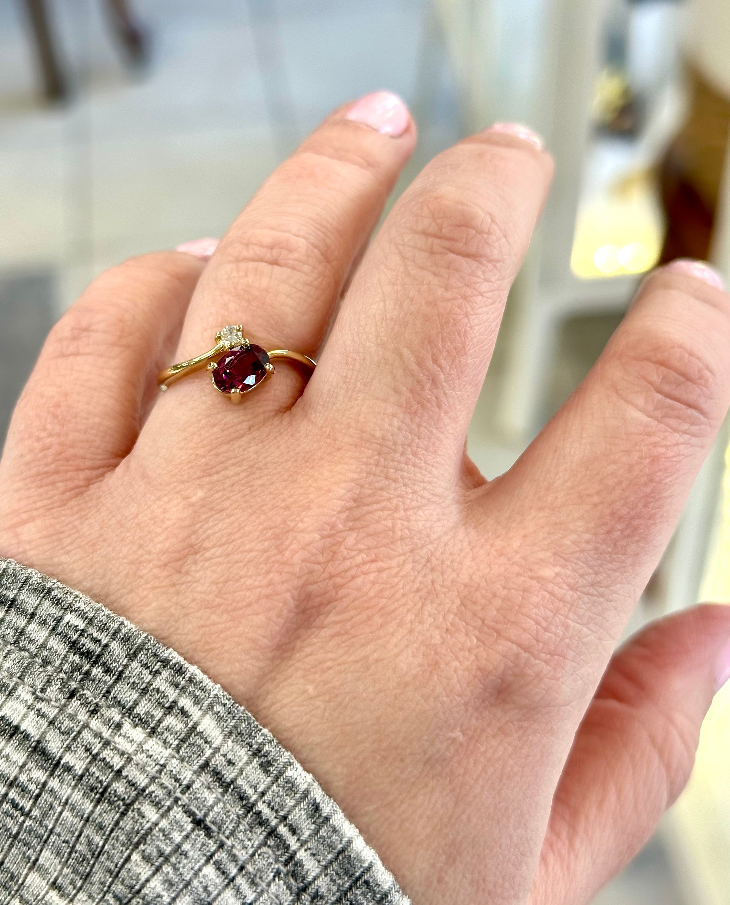 14K Yellow Gold Rhodolite Garnet 7x5 Natural Diamond Ring 0.05ct Regular